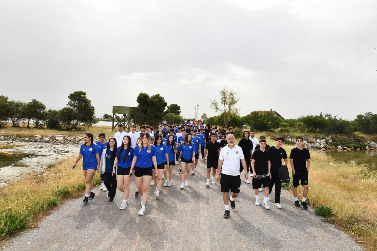 Gençlik Ata'ya koştu: Çiğli'de anlamlı yürüyüş