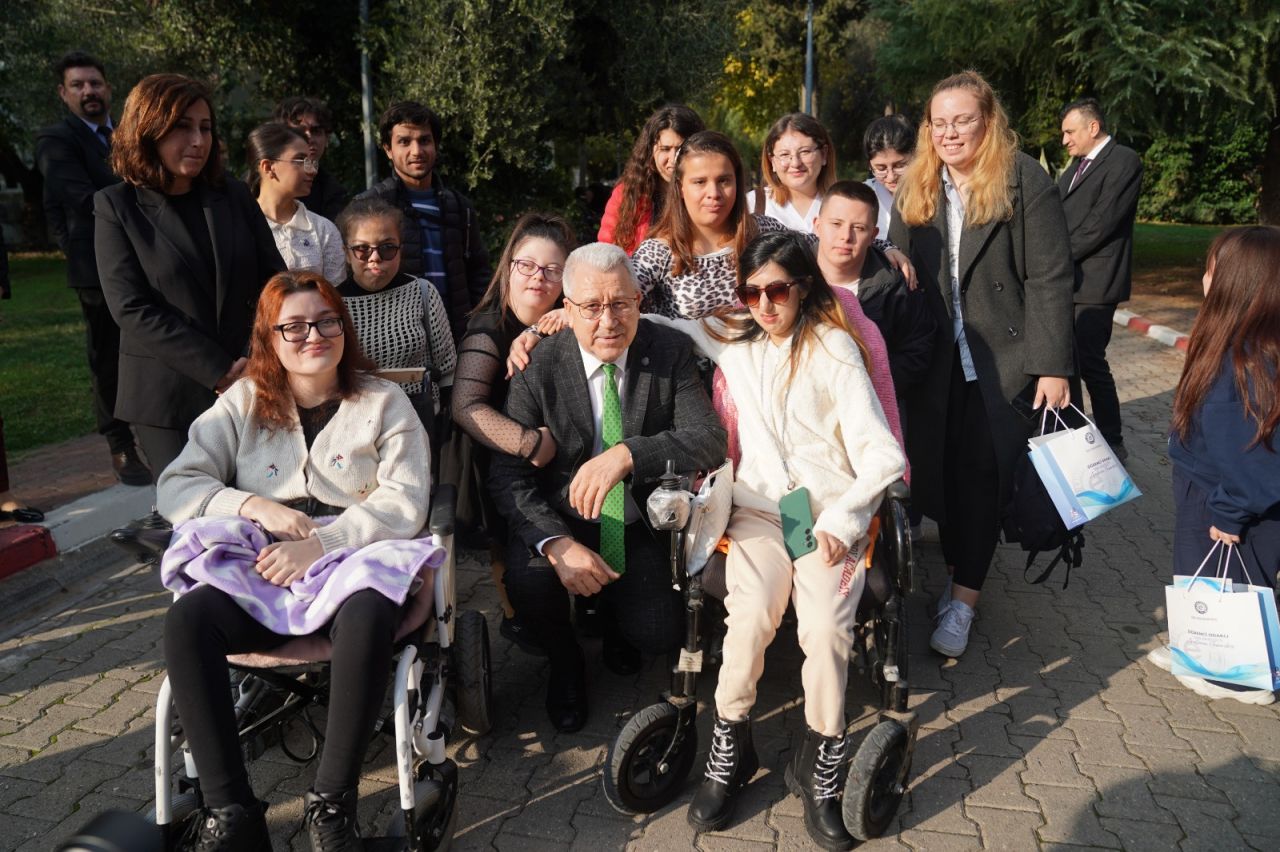 Ege Üniversitesi, engelli bireyler için 'Engelsiz Ege'yi hayata geçiriyor