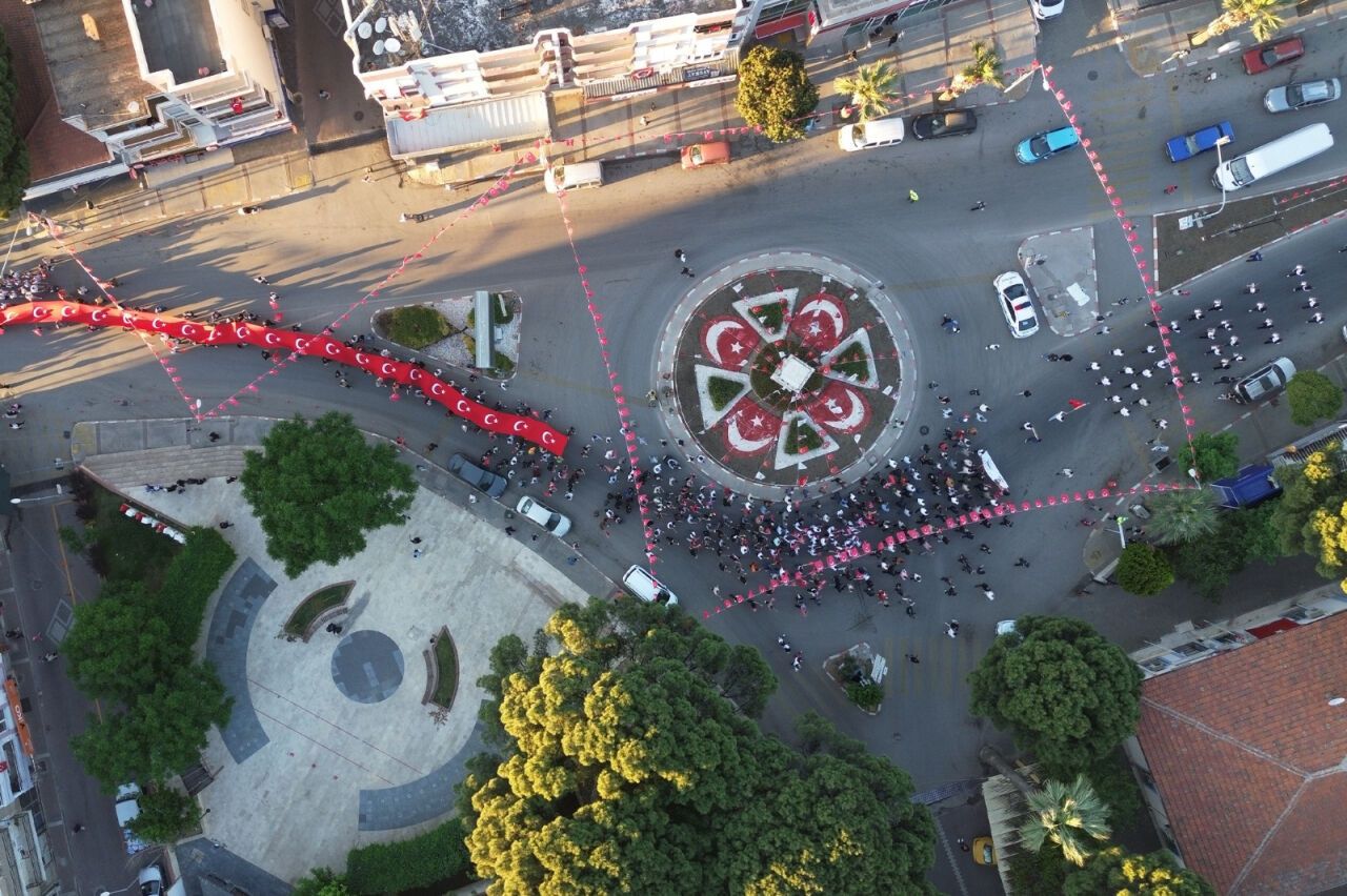 Kemalpaşa'da gençlik ve Cumhuriyet buluştu