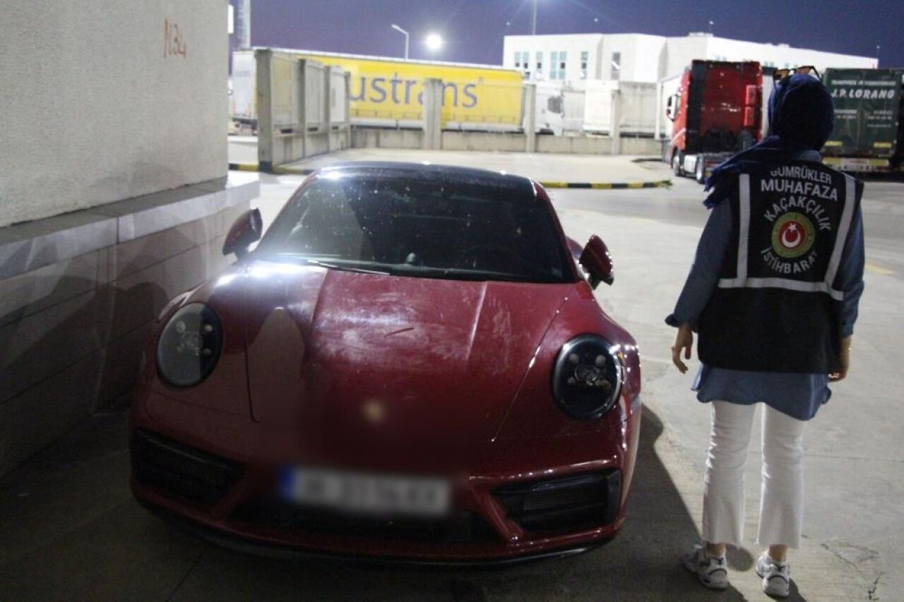 Gümrük Muhafaza ekiplerinden kaçak araç operasyonu