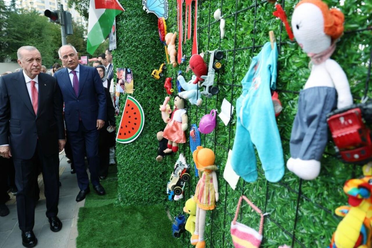 Erdoğan'dan 'Soykırımın Gölgesinde Geçen Bir Yıl' sergisine ziyaret