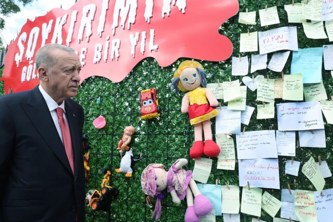 Erdoğan'dan 'Soykırımın Gölgesinde Geçen Bir Yıl' sergisine ziyaret