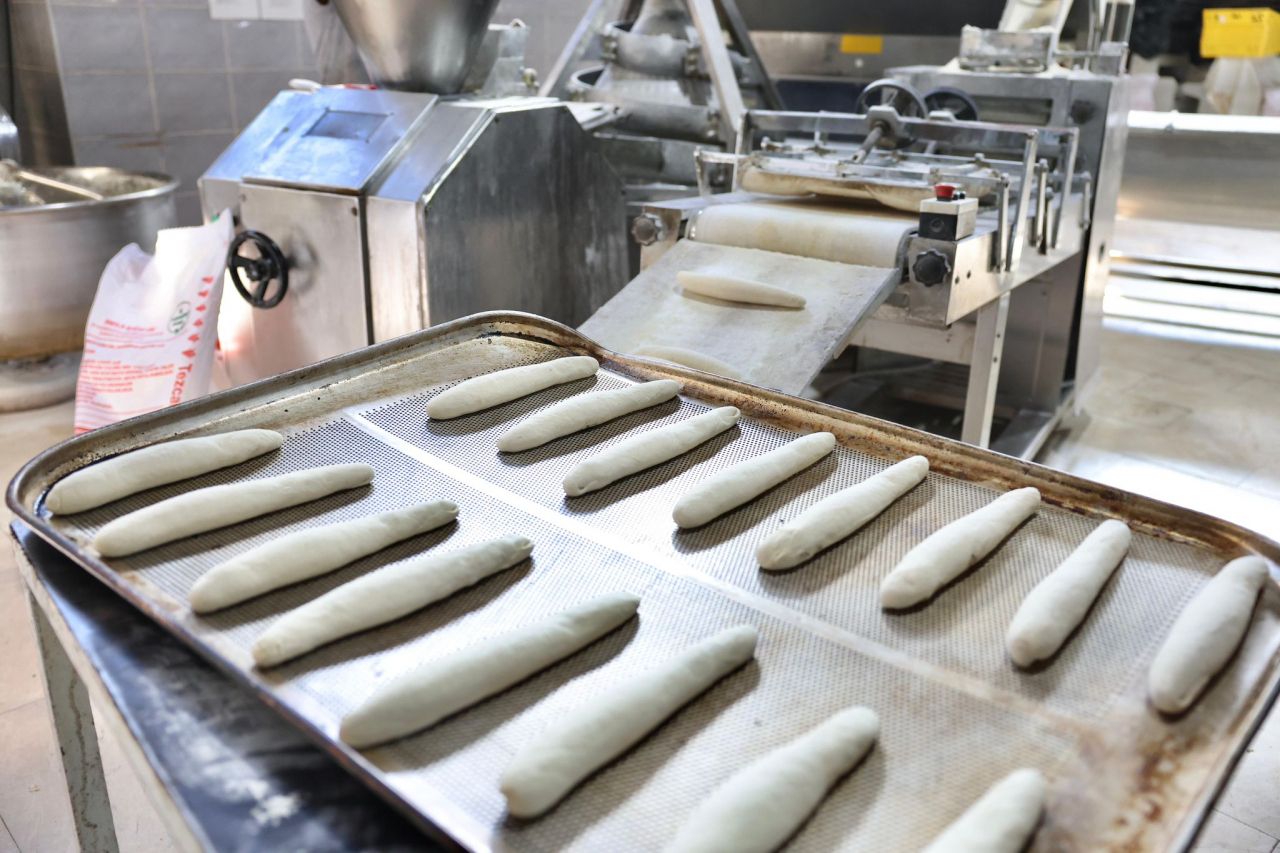 İzmir Çeşme'de günde 6 bin ekmek üretimi başladı!