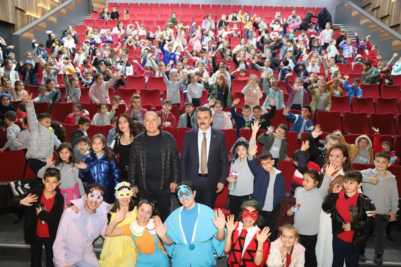 Dikili'de Çocuk Hakları Günü coşkuyla kutlandı