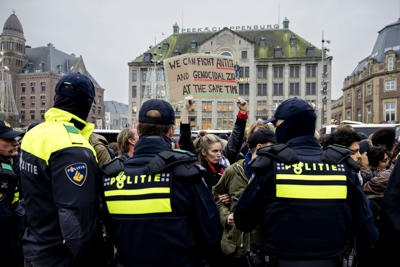 Filistin protestoları Hollanda'da büyüyor: 100'den fazla gözaltı!