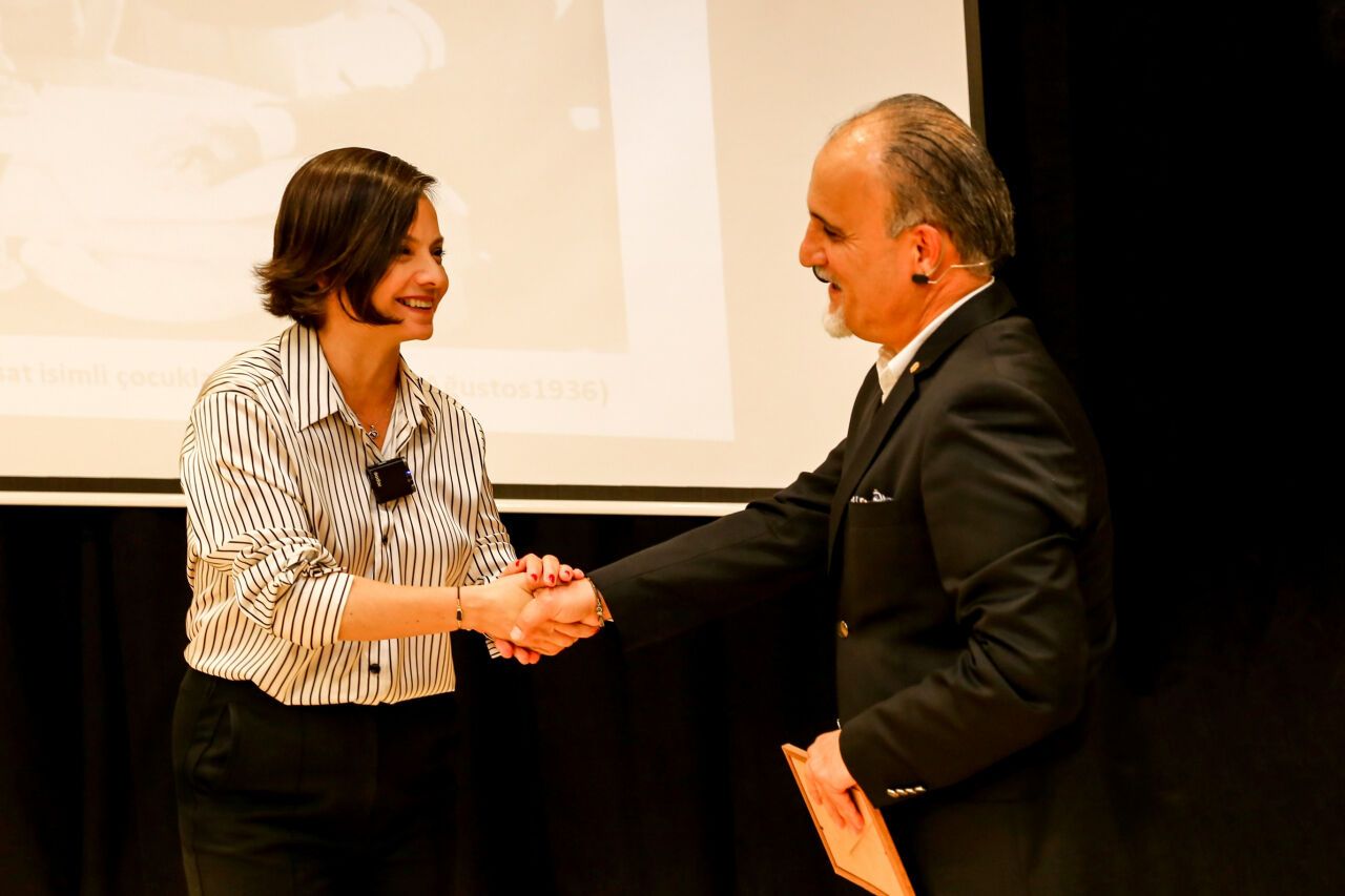 İzmir'de Karabağlar'da Atatürk'e vefa