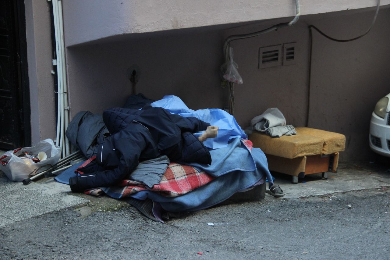 İzmir'de sokakta yaşayan adamın acı sonu