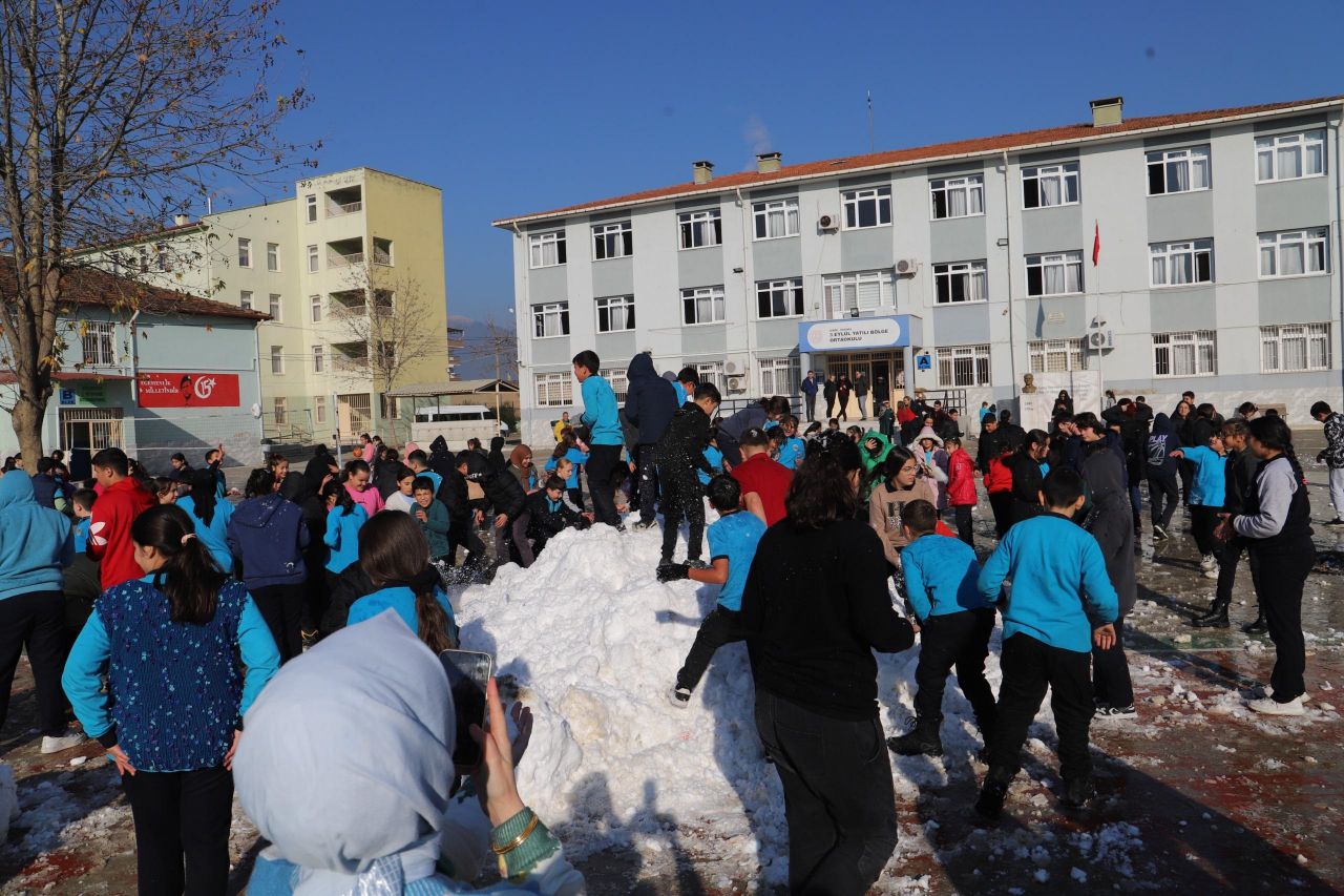 Ödemişli çocuklara Başkan Turan'dan yeni yıl sürprizi