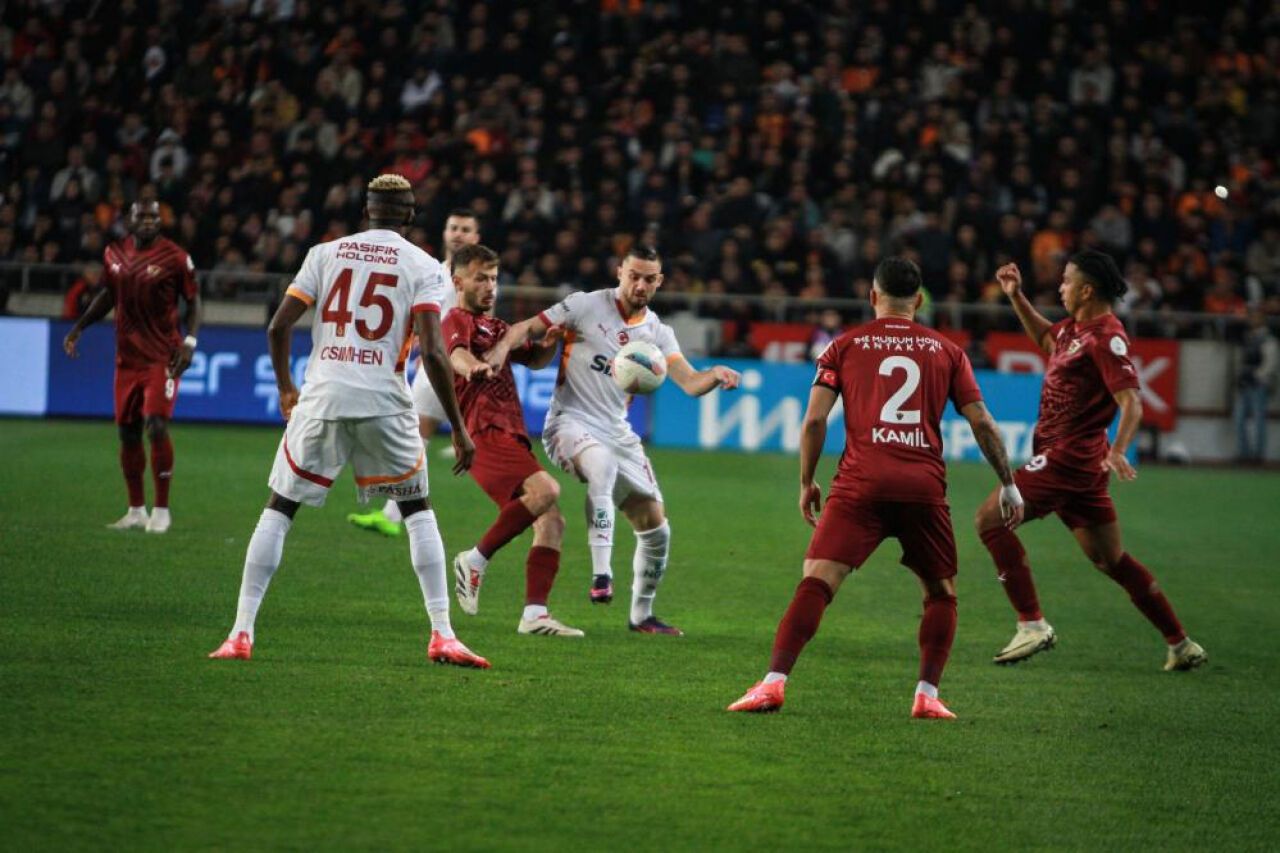 Hatayspor-Galatasaray maçında ilk yarı sona erdi