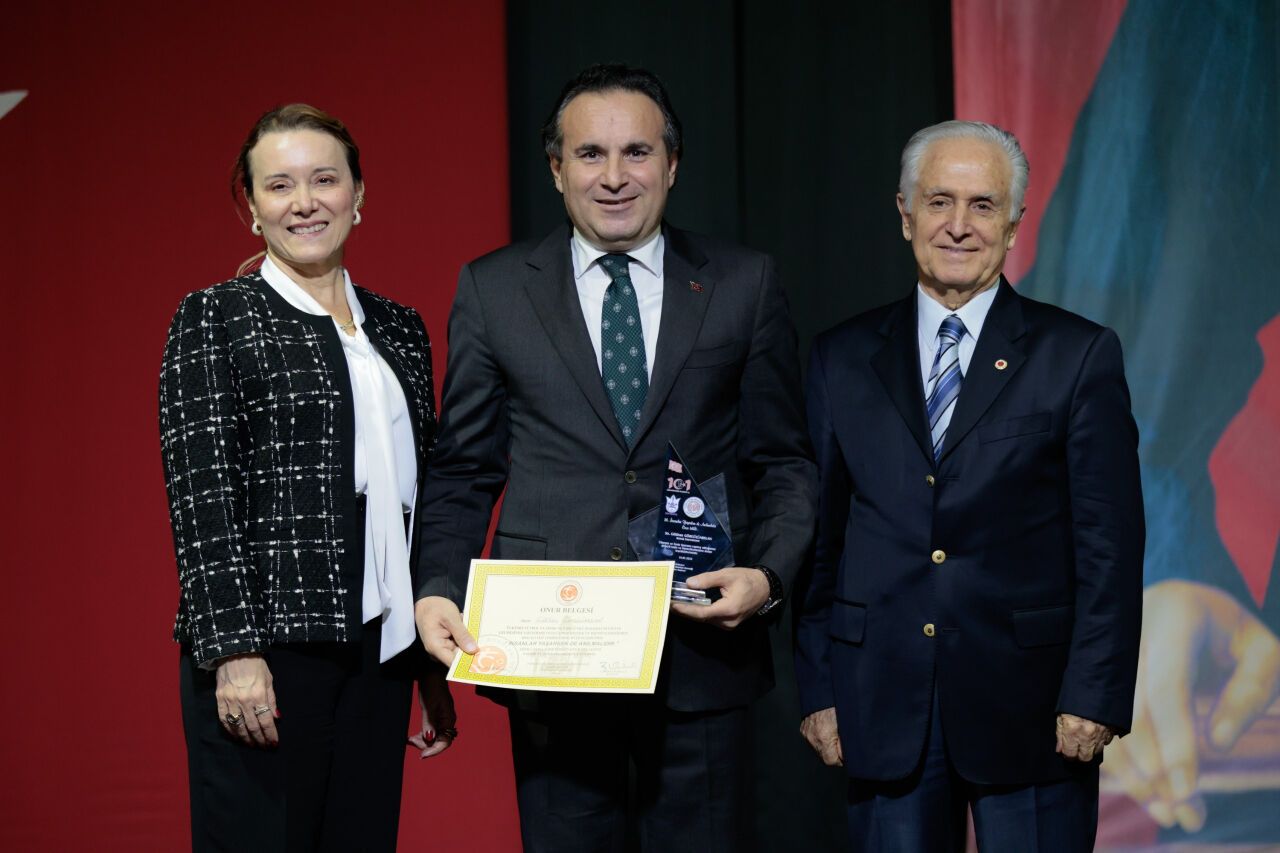 Konak'ta vefa gecesi: Spora emek verenler ödüllendirildi