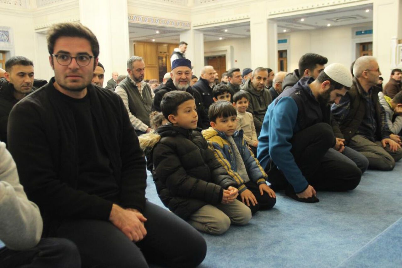 İzmir'de ramazan coşkusu: İlk teravih namazı kılındı