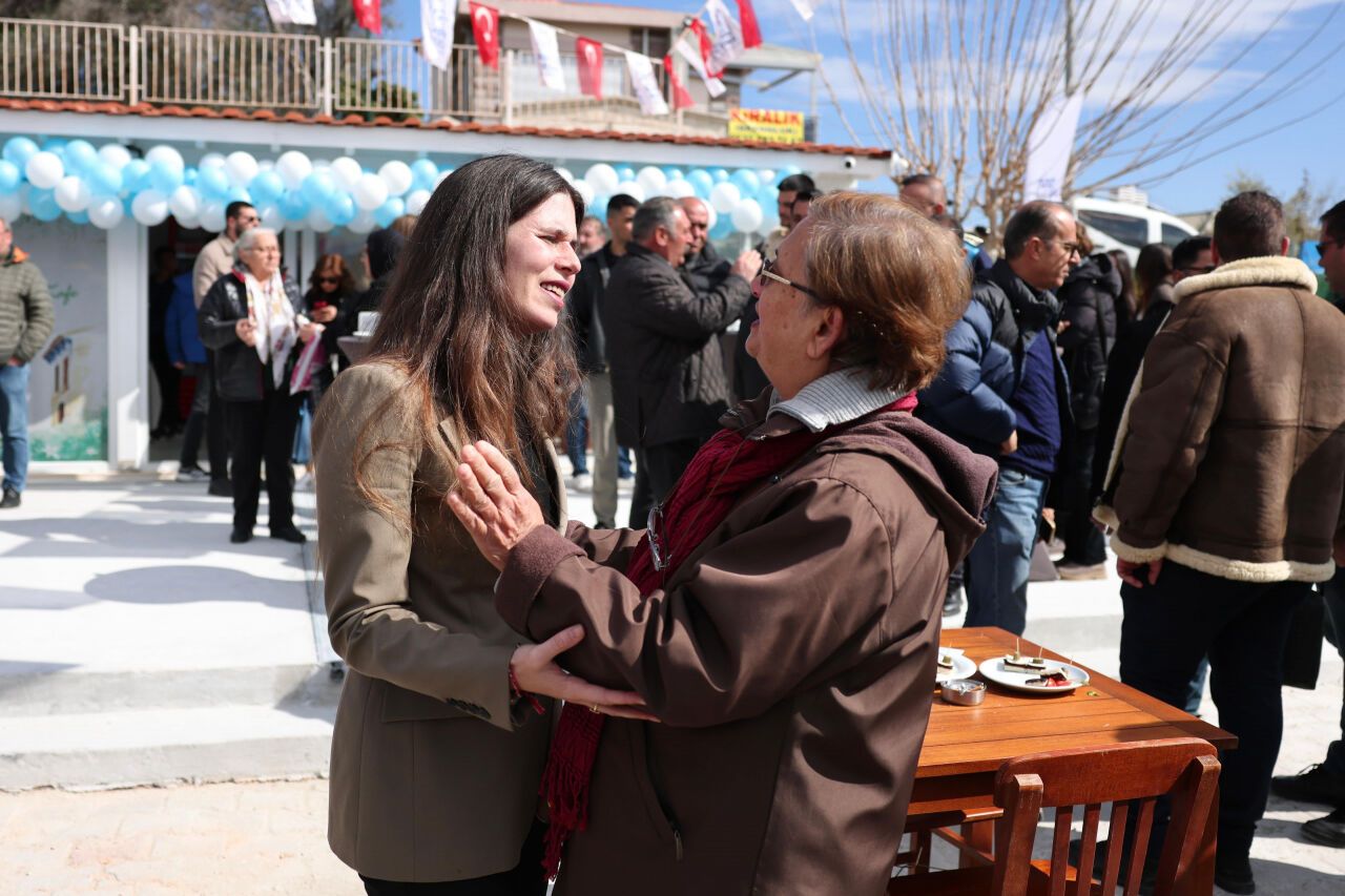 Alaçatı'ya yeni bir soluk: Çeştur Kafe