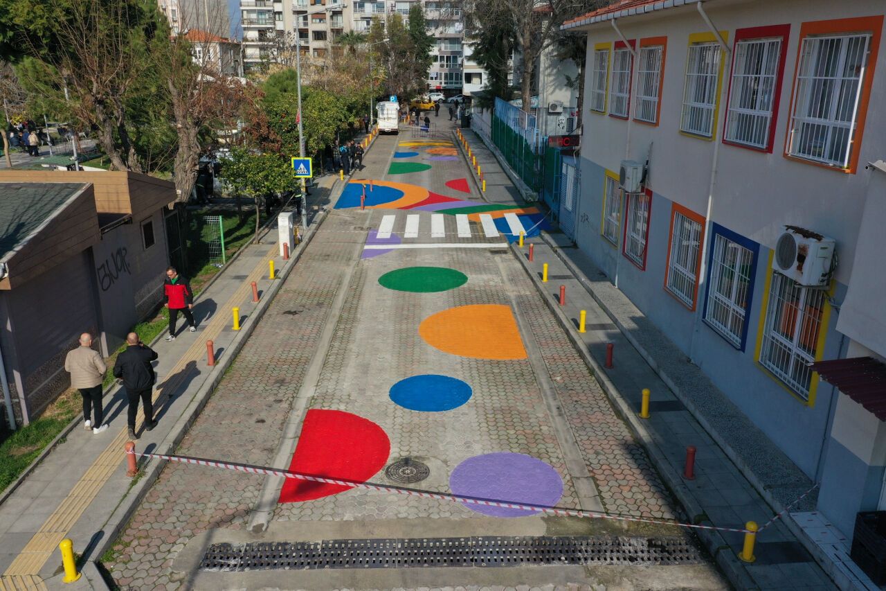 Konak'ta yaya güvenliği için renkli uygulama