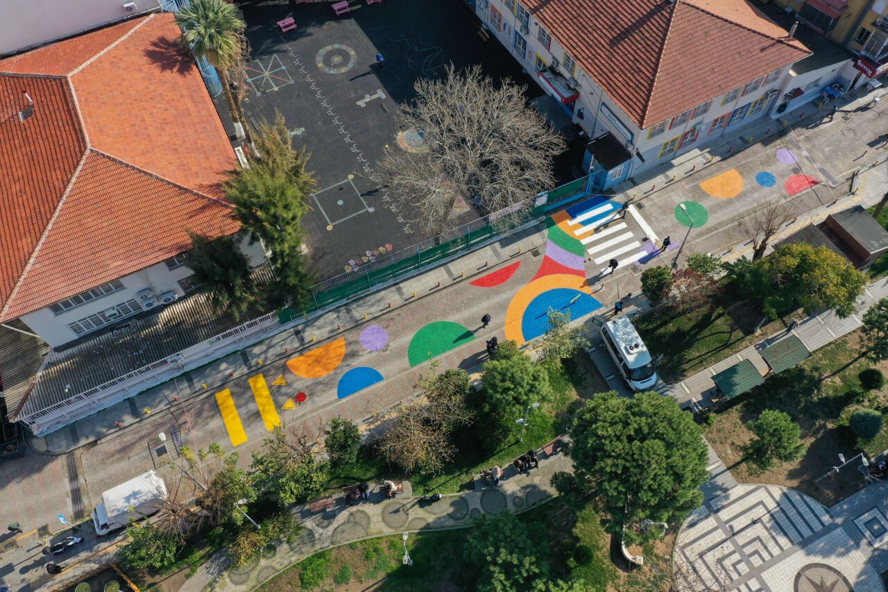 Konak'ta yaya güvenliği için renkli uygulama