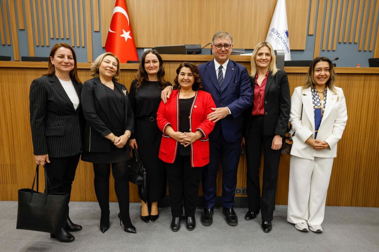 Başkan Tugay'dan ortak çalışma çağrısı: 'İzmir'de bir anlayışı değiştirmemiz gerekiyor'
