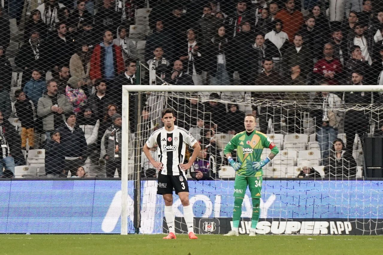 Beşiktaş derbiden sonra galibiyete hasret kaldı! Başakşehir'e 2-0 mağlup oldu