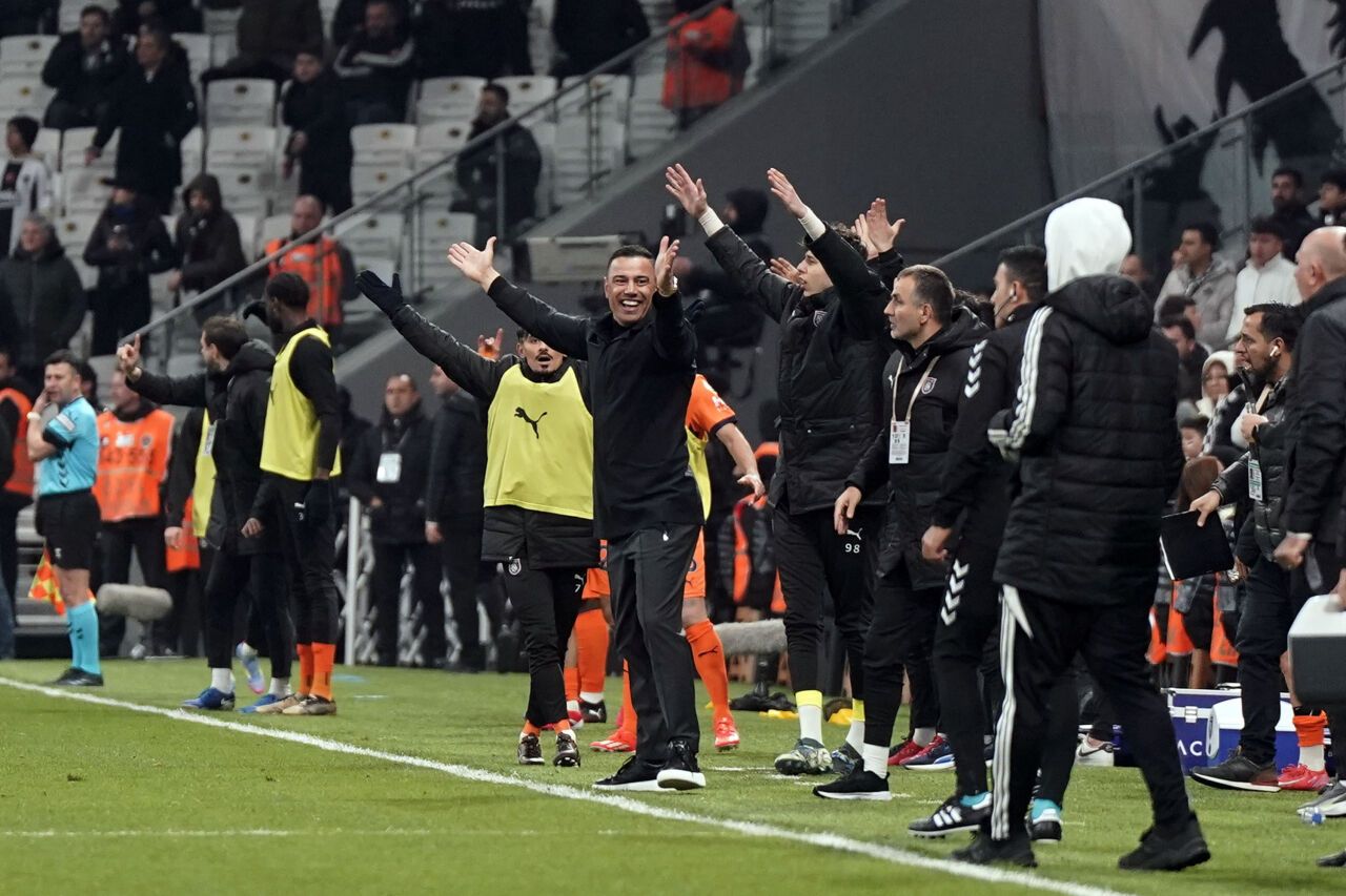 Beşiktaş derbiden sonra galibiyete hasret kaldı! Başakşehir'e 2-0 mağlup oldu