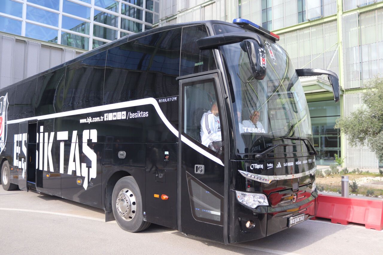 Beşiktaş kafilesi, Göztepe maçı için İzmir'e geldi
