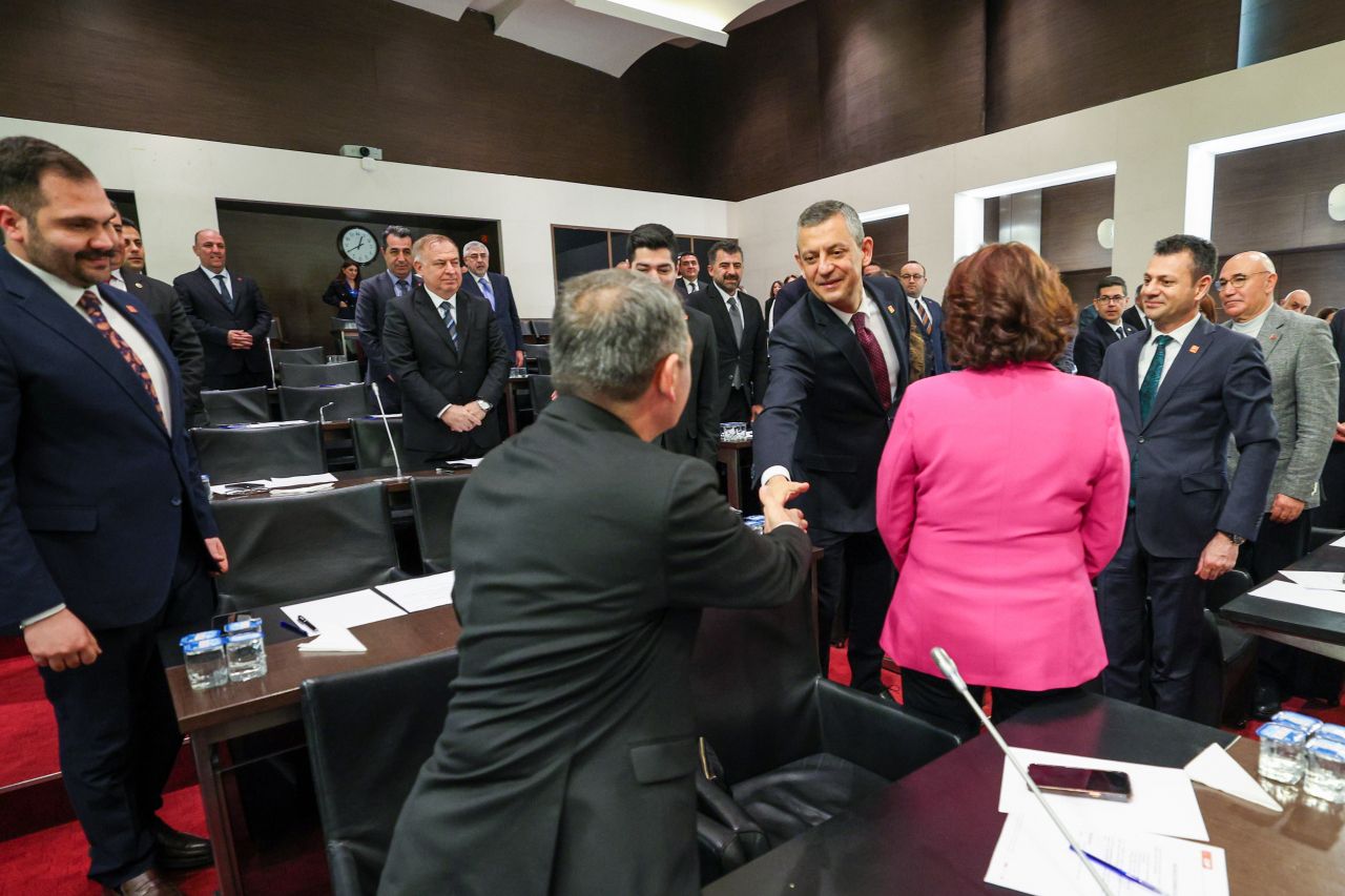 CHP'de yeni MYK şekilleniyor: Özgür Özel'in listesi onaylandı