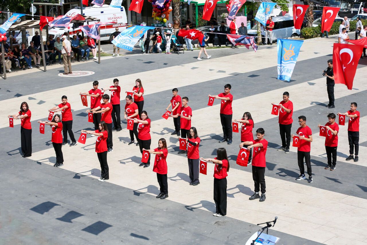 Narlıdere meydanlara sığmadı
