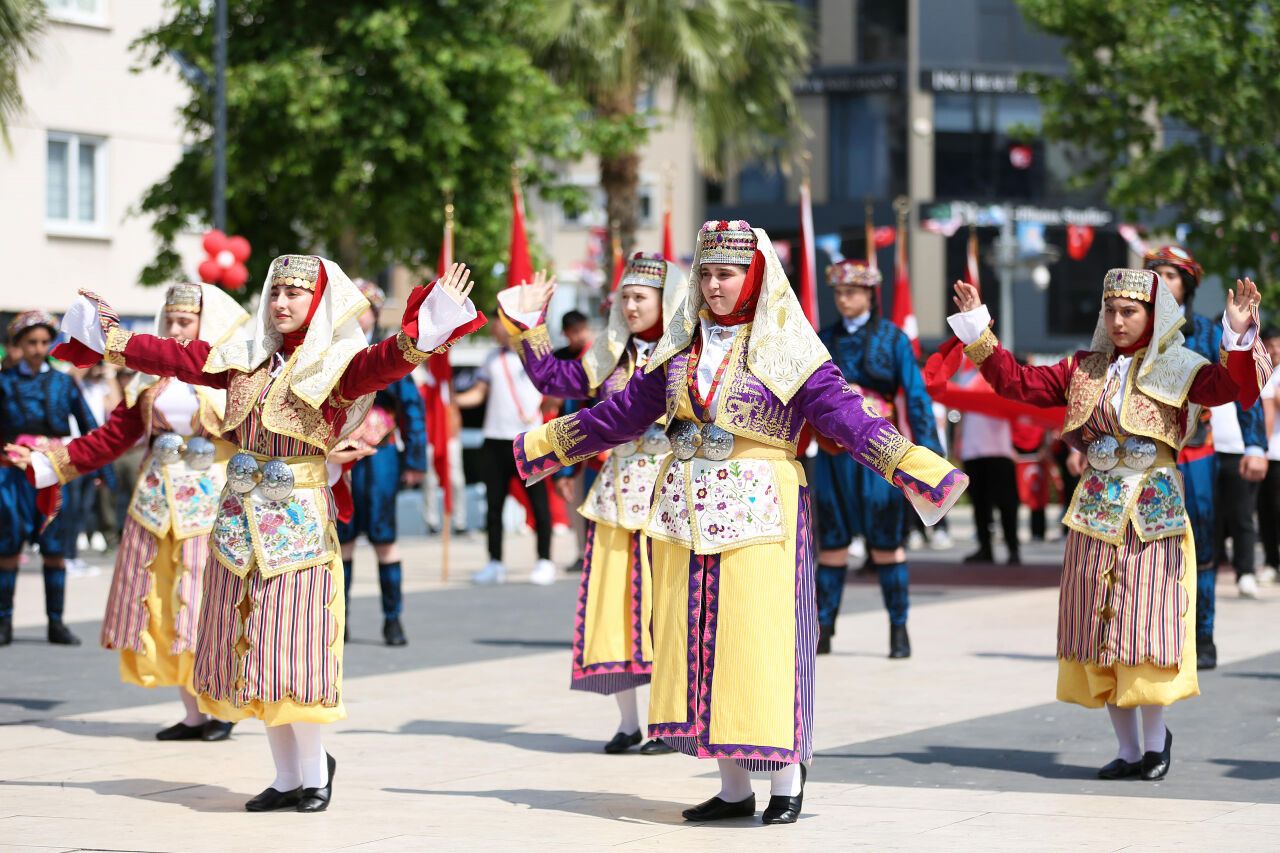 Narlıdere meydanlara sığmadı