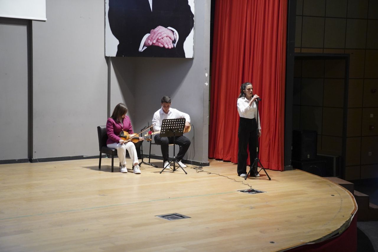 Yıl dönümü Aliağa'da 'Gül Bayramı' ile kutlandı