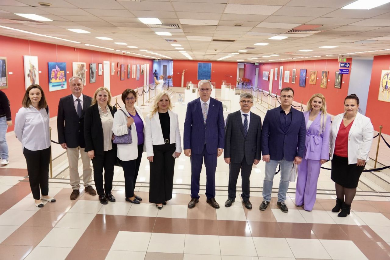 Ege Üniversitesi 70. yılda sanatla büyülüyor: Karma sergi açıldı!