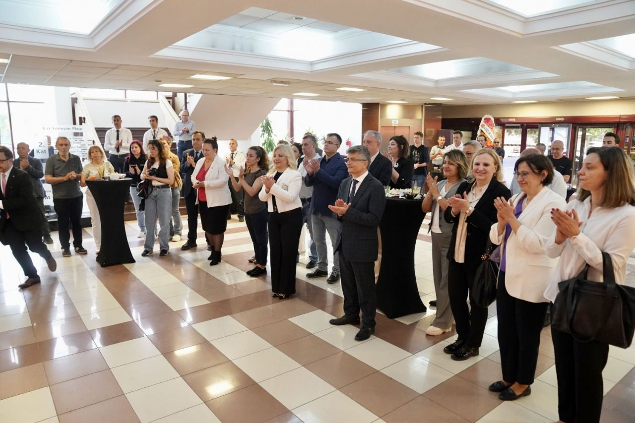 Ege Üniversitesi 70. yılda sanatla büyülüyor: Karma sergi açıldı!