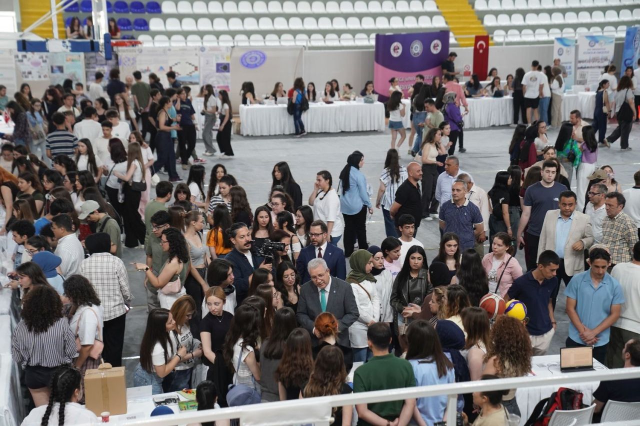 Ege'de büyük buluşma: Kampüs şenlik havasına büründü