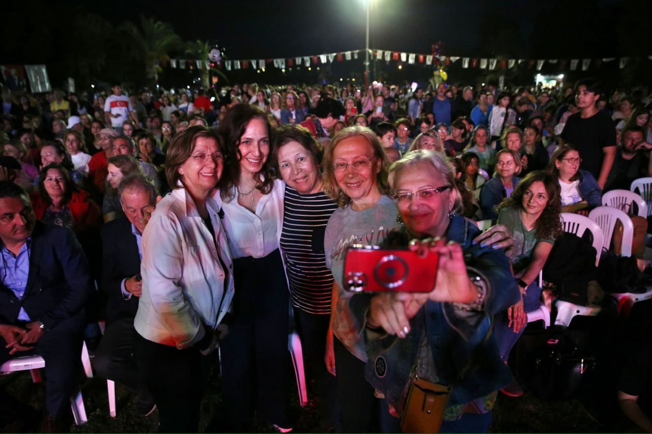 Binlerce Karşıyakalı Hıdrellez Şenliği ile baharın gelişini kutladı