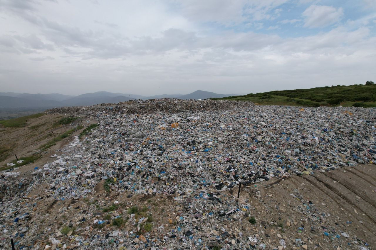 Tire'de vahşi çöp depolanmaya devam ediyor!