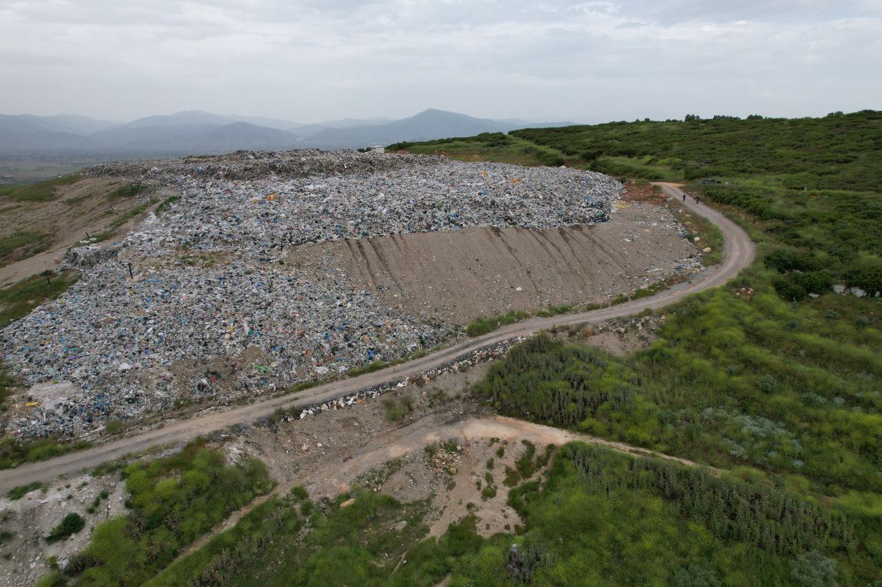 Tire'de vahşi çöp depolanmaya devam ediyor!