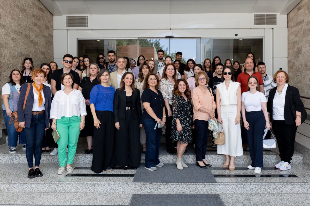 Yaşar Üniversitesi'nde seminer açılışını yapay zeka yaptı!