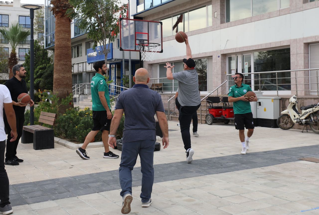 Menderes'te nefes kesen 3x3 Basketbol heyecanı! Büyük ödüller sahiplerini bekliyor