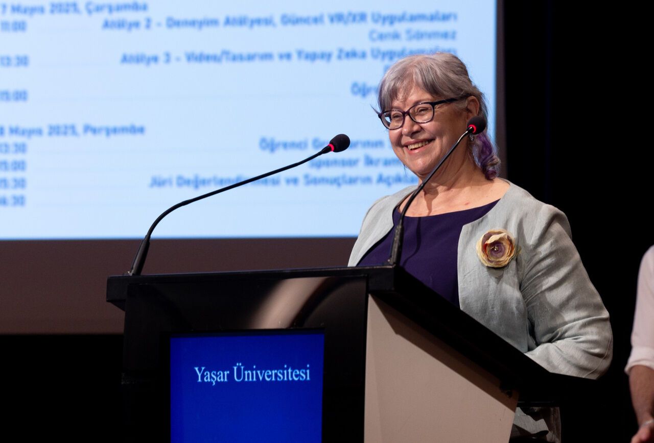 Yaşar Üniversitesi'nde seminer açılışını yapay zeka yaptı!