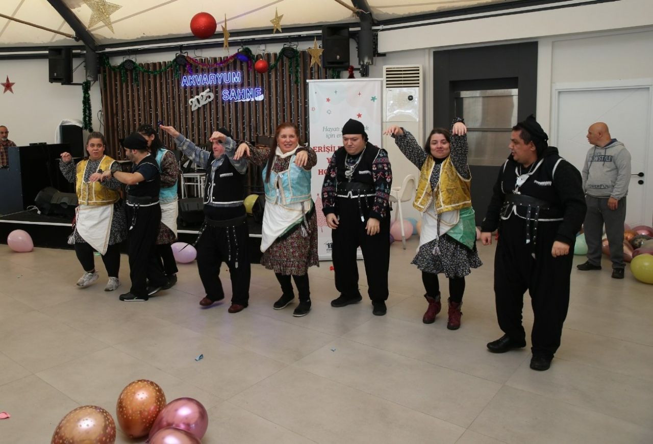 Özel çocuklara yılbaşı partisi