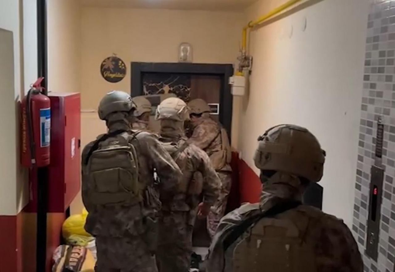 Uyuşturucu tacirlerine baskın: İmalathanede bulunanlar şoke etti!