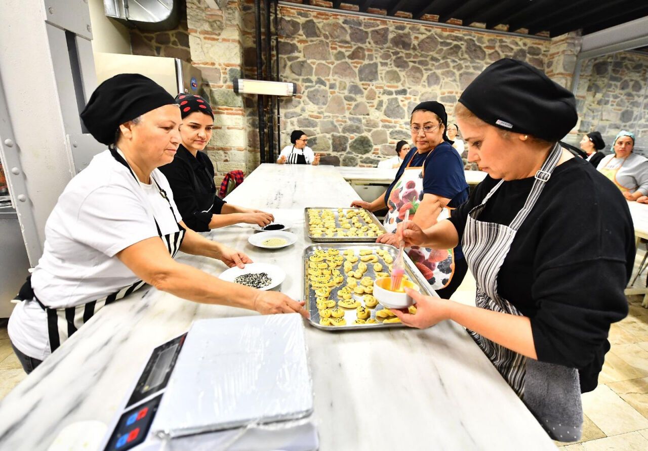 İşaret diliyle pasta yapmayı öğreniyorlar