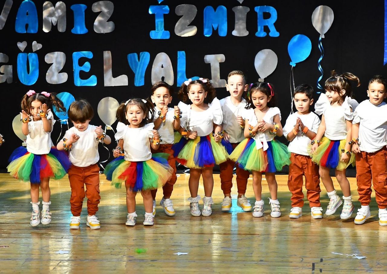 Yuvamız İzmir çocukları 23 Nisan'ı coşkuyla kutladı