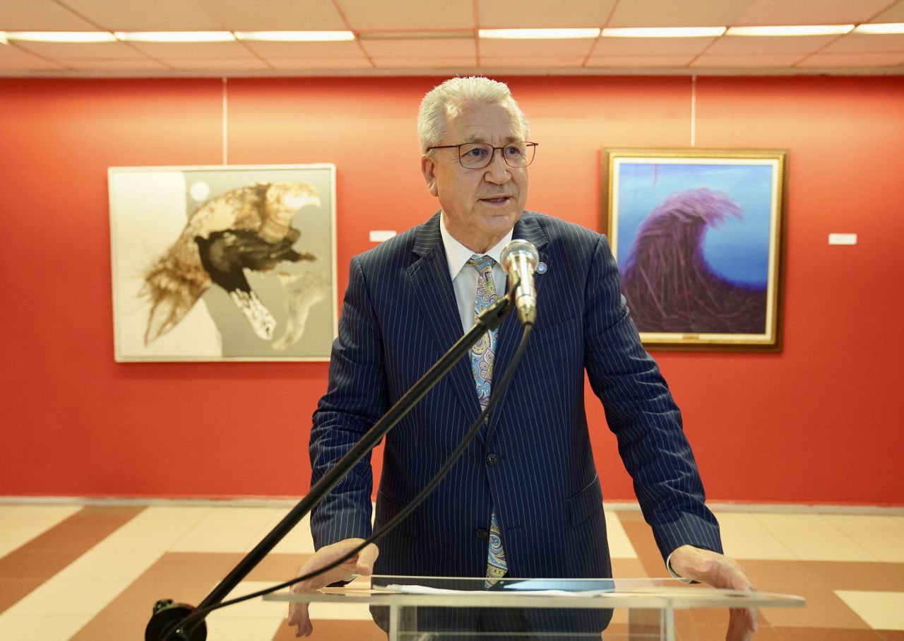 Ege Üniversitesi 70. yılda sanatla büyülüyor: Karma sergi açıldı!