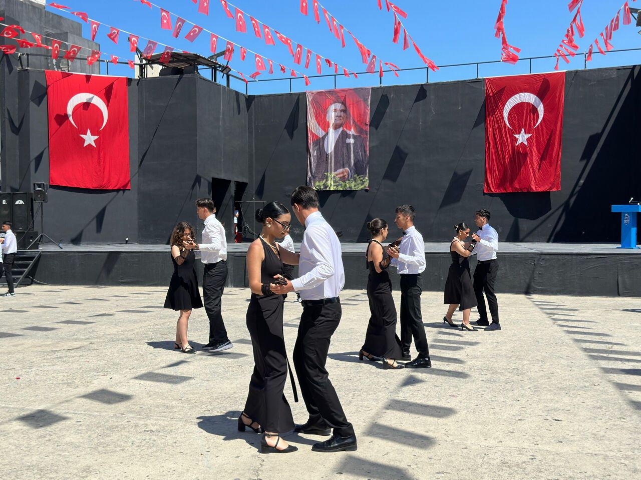 Çeşme'de 19 Mayıs Gençlik ve Spor Bayramı büyük bir gururla kutlandı