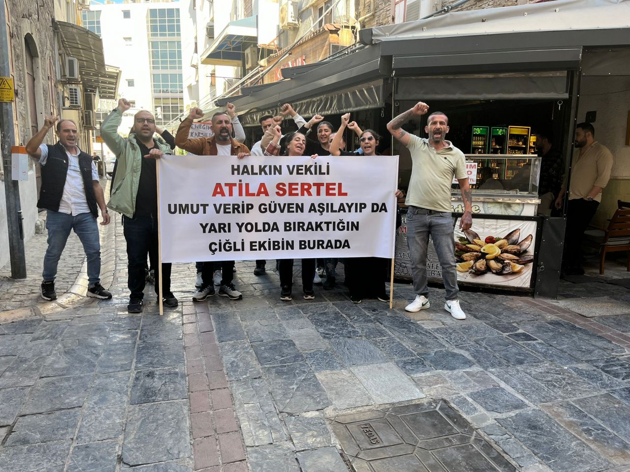 Çiğli ekibinden Atila Sertel'e pankartlı tepki!