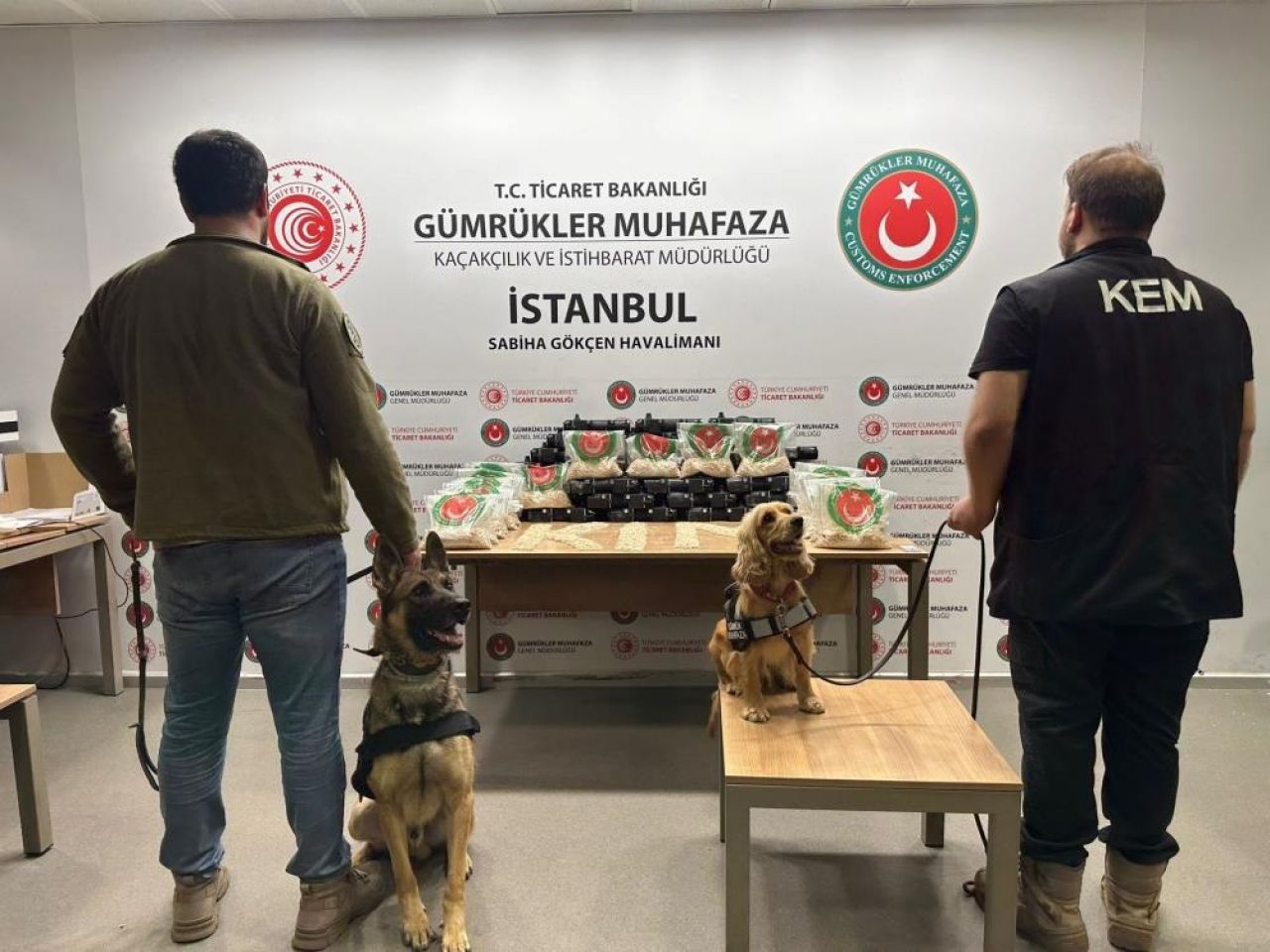 Gümrük Muhafaza Ekiplerinden üç ayrı zehir taciri operasyonu