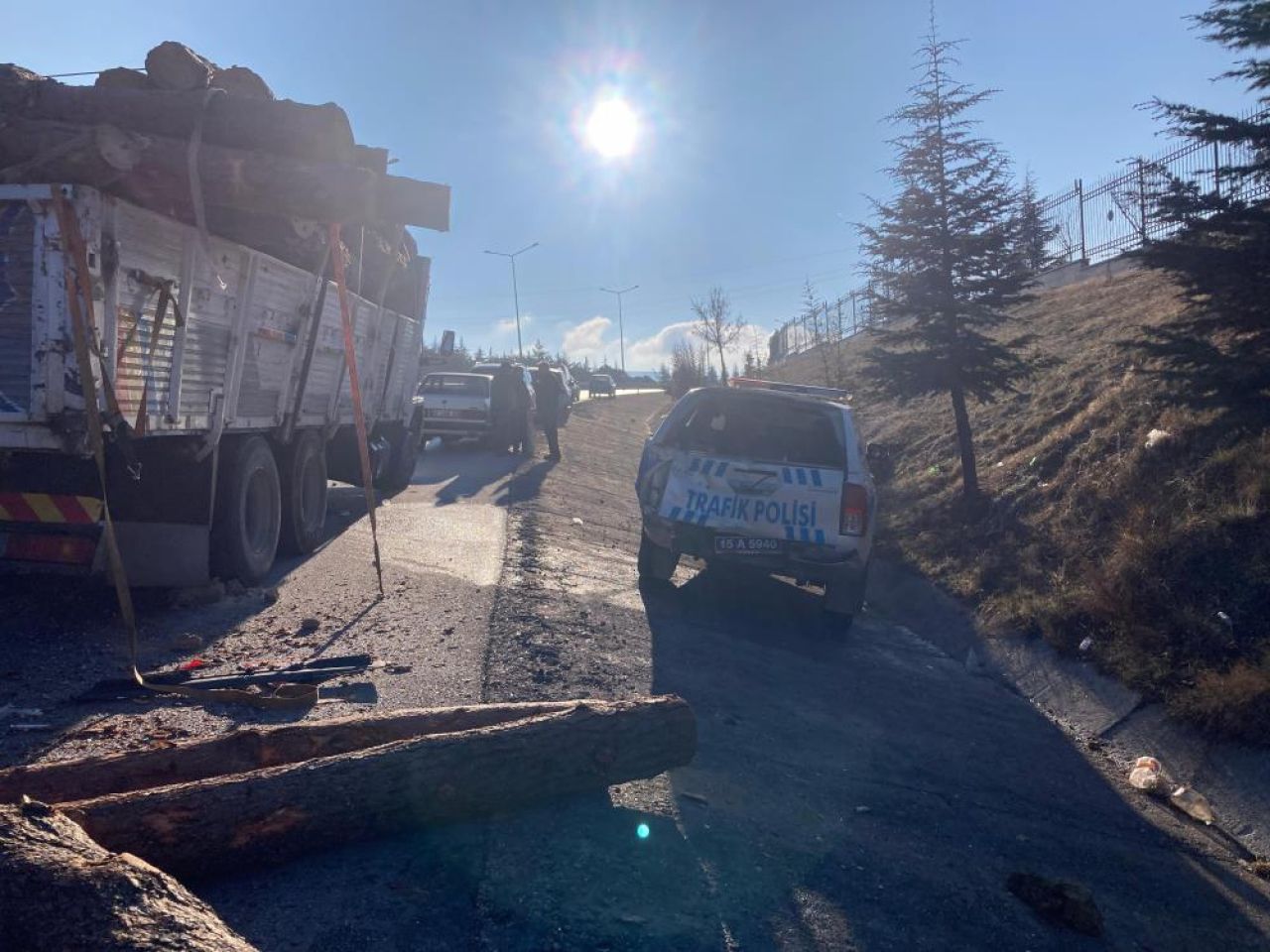 Zincirleme kaza: Polis memuru ağır yaralı!