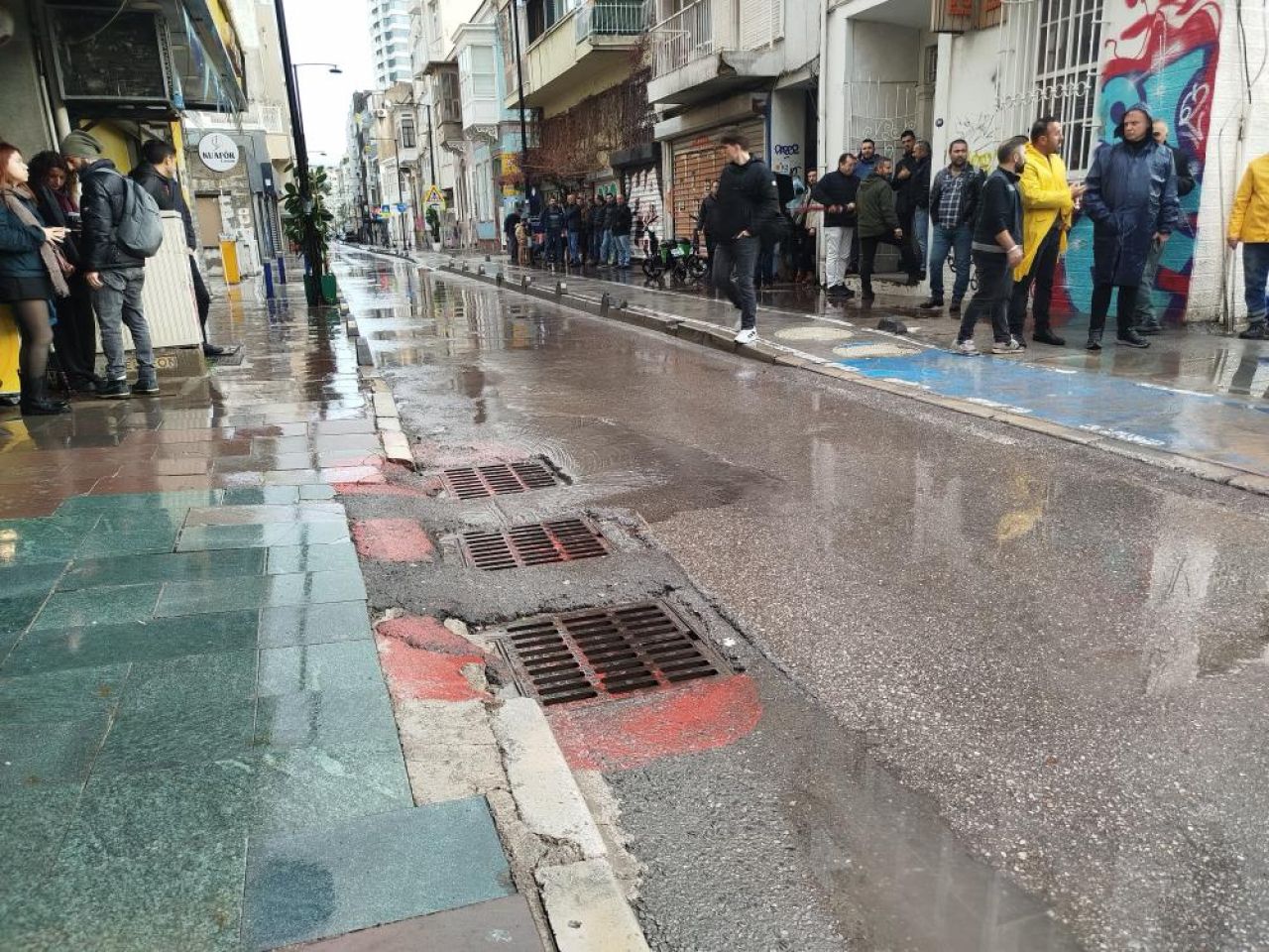 İzmir'deki elektrik akımı faciasında gelişme: Bilirkişi yeniden olay yerinde!