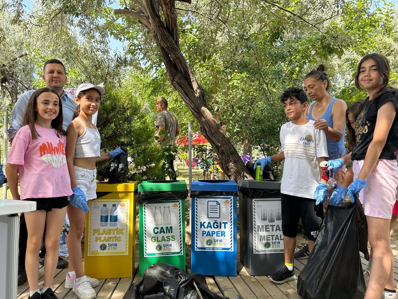 Seferihisar'da atıklar nazar boncuğuna dönüşüyor