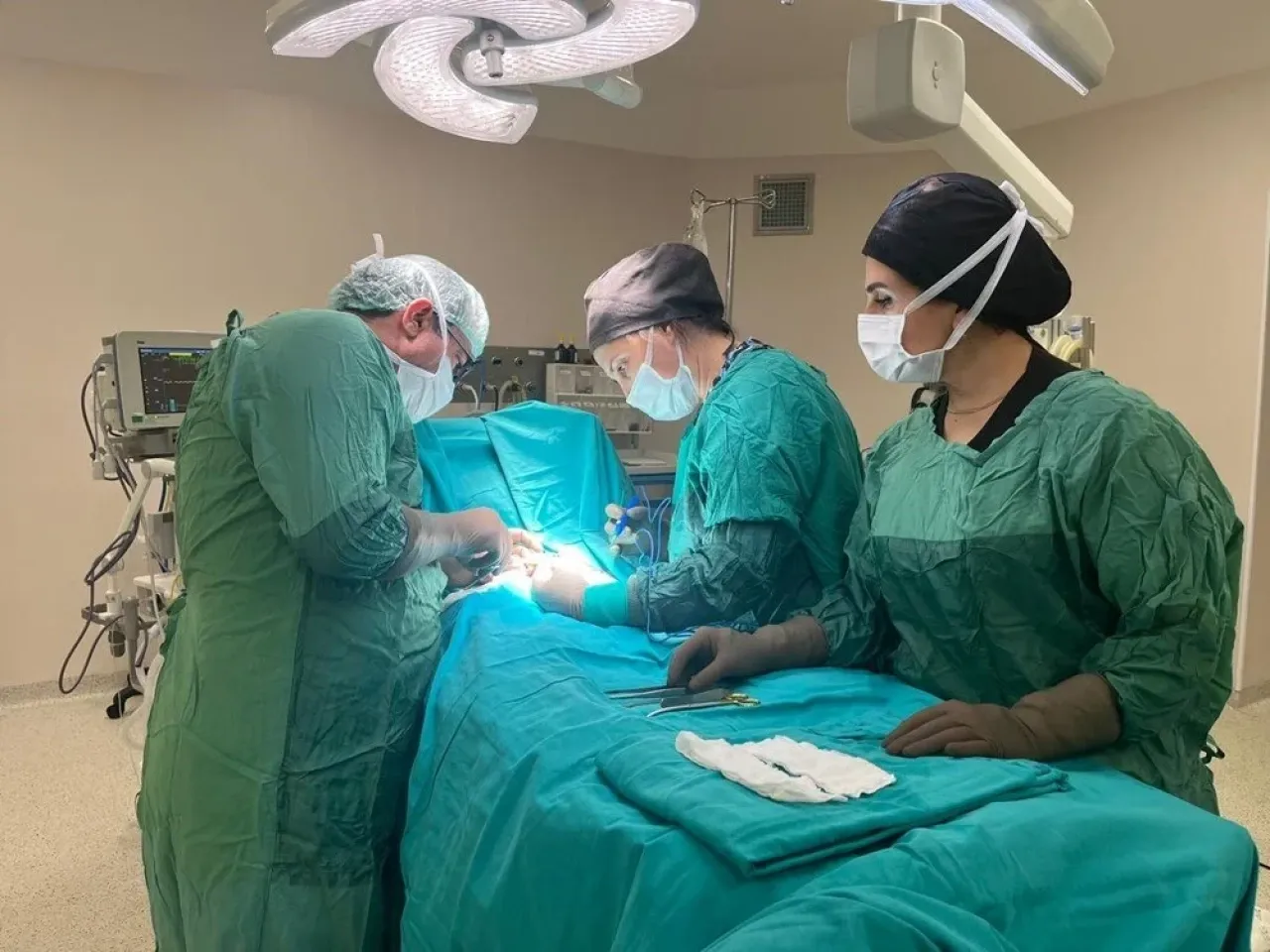10 binde 1 görülen Omfalosel hastalığı: Bebek, dünyaya gelişinin 12. saatinde hayata tutundu!