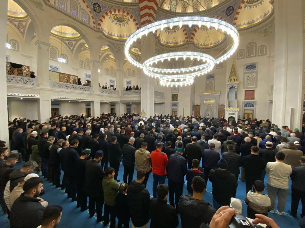 İzmir'de ramazan coşkusu: İlk teravih namazı kılındı