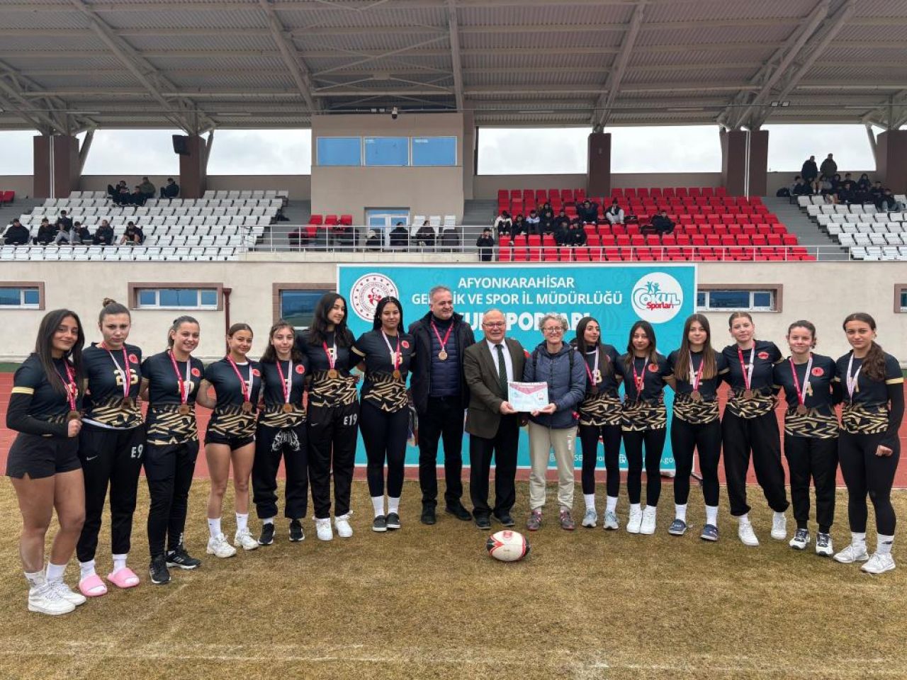 Ragbi sahasında nefes kesen mücadele! Hangi takımlar zirveye çıktı?