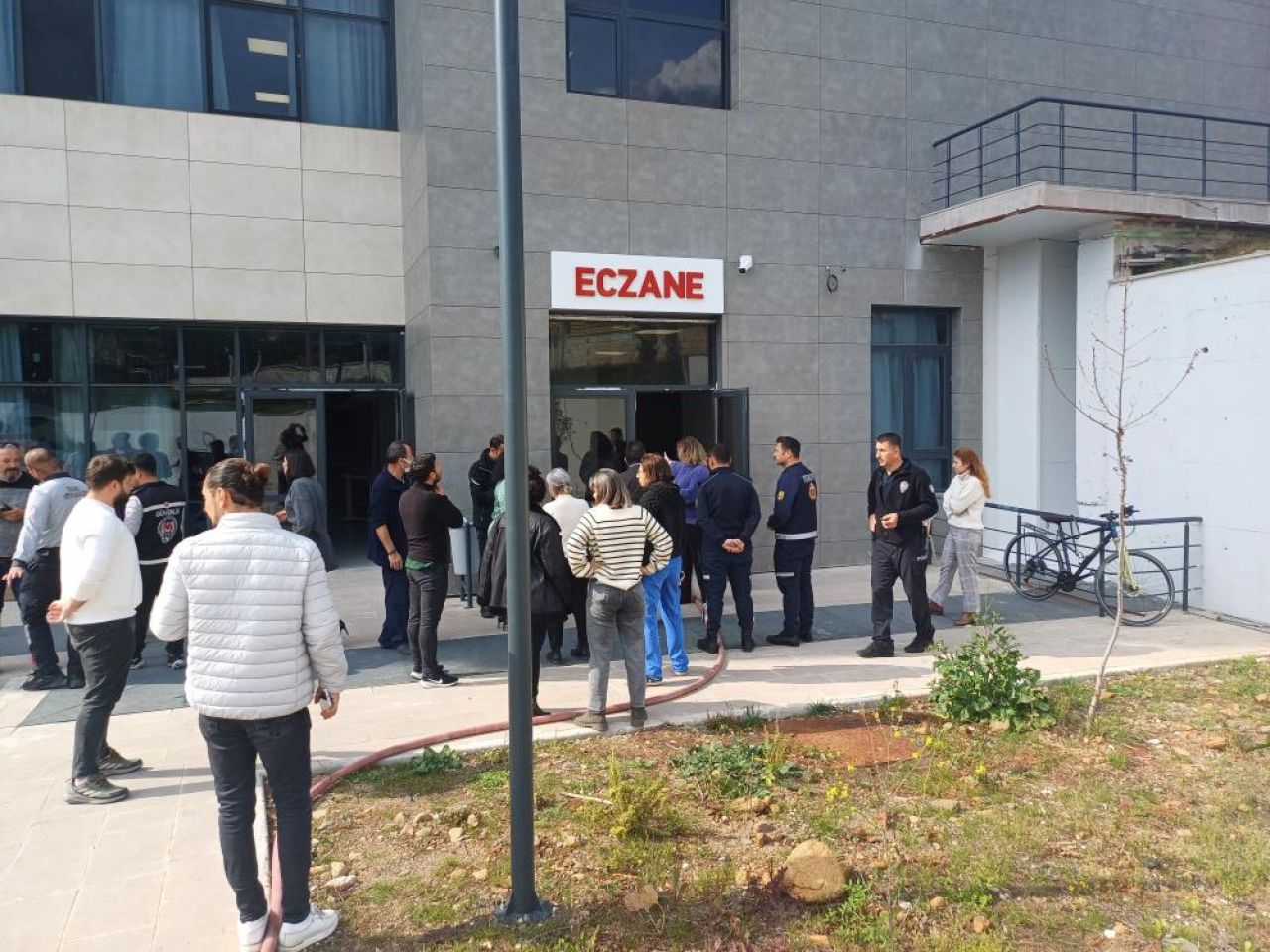 Hastalar tahliye edildi: Devlet hastanesinde yangın paniği!
